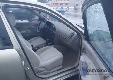 2001 Daewoo Nubira Se z USA, uszkodzony, nr VIN KLAJC52Z21K647520